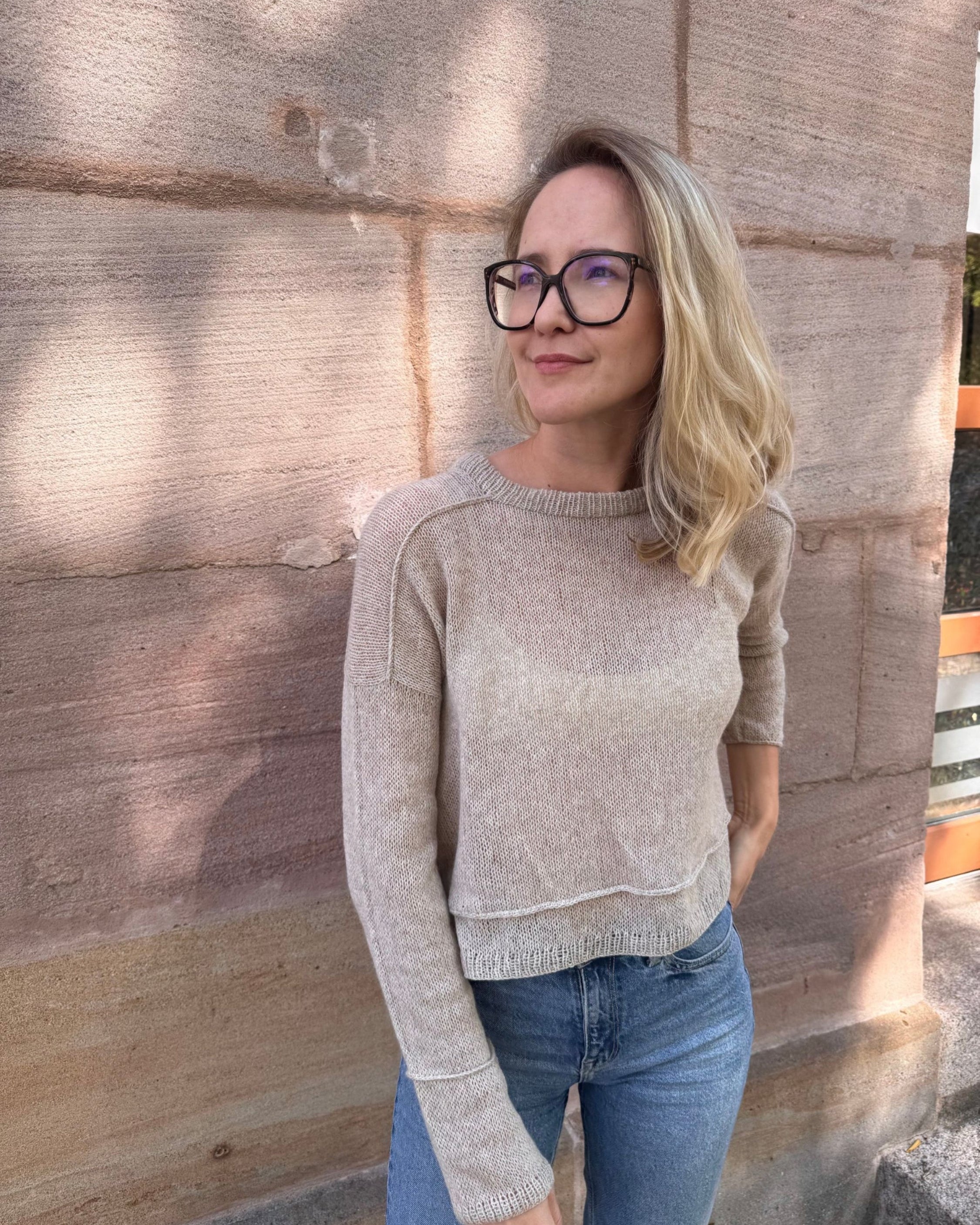 FEZĀ Sweater stilvoll kombiniert